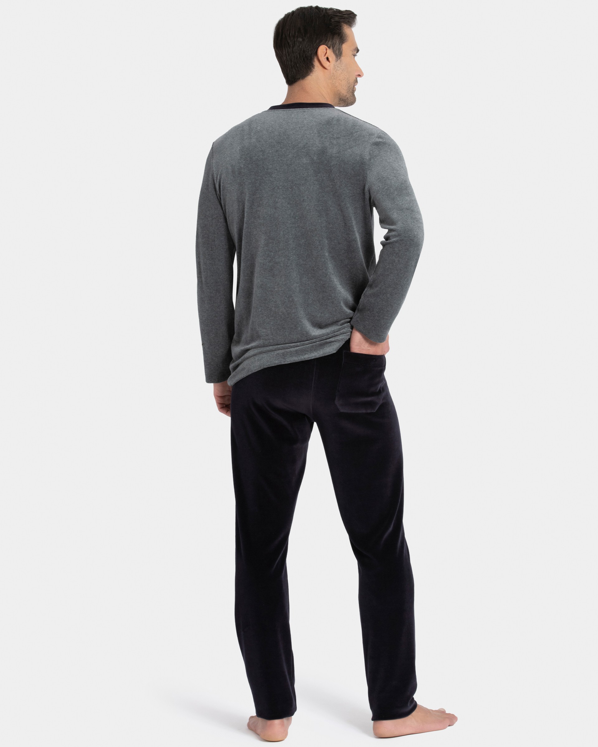 Man's velvet pyjama