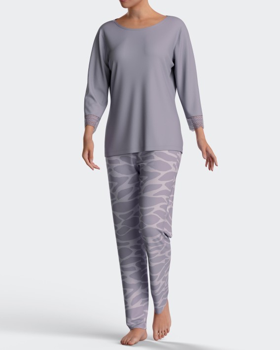 Pijama de mulher com detalhes em renda