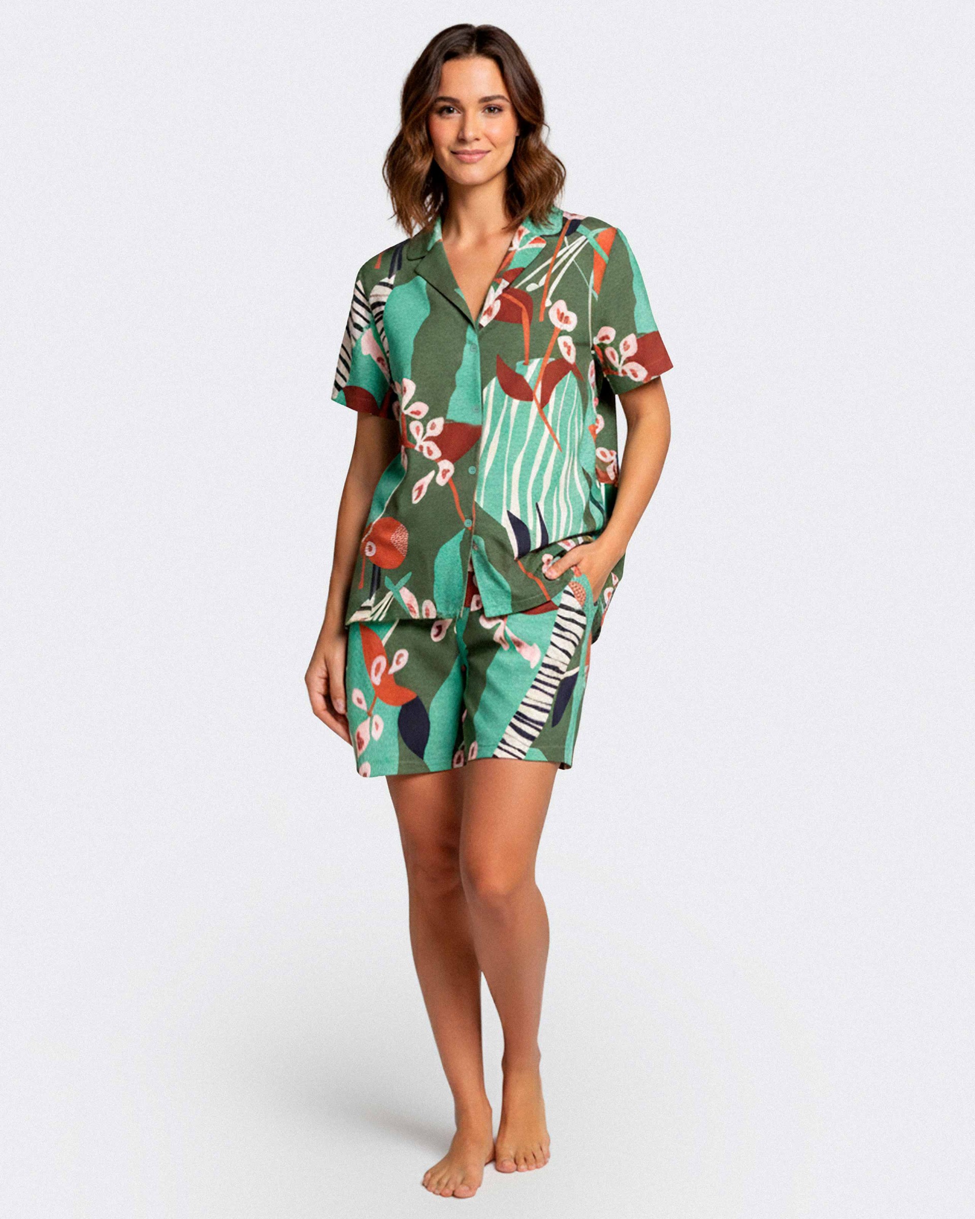 Pijama curto de mulher com botões em Modal