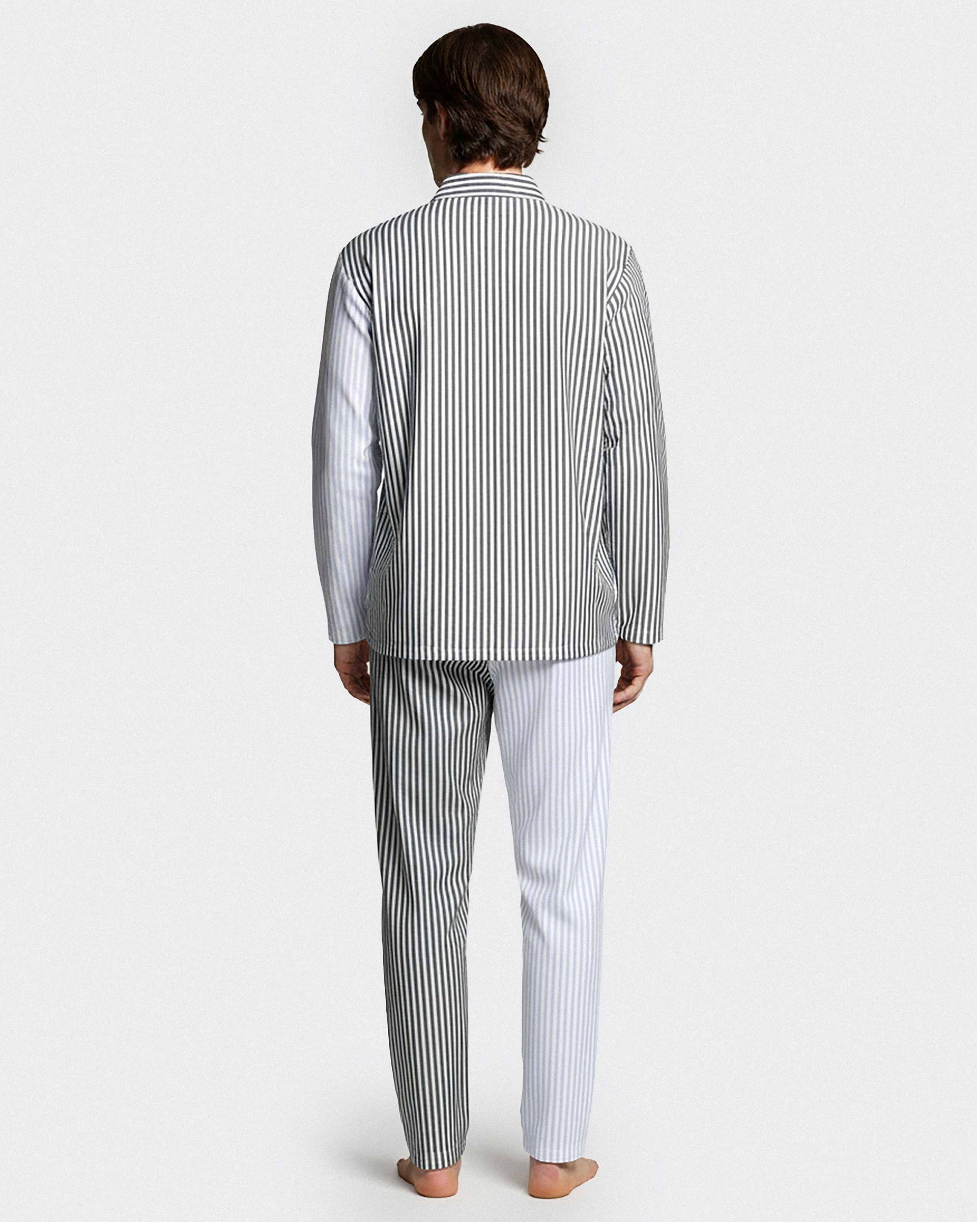 Pijama de tela con botones